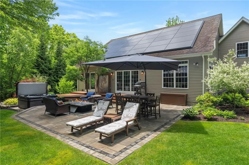23 Crest Circle Smithfield RI 02917