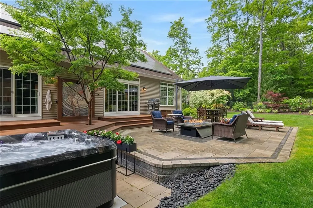 23 Crest Circle Smithfield RI 02917