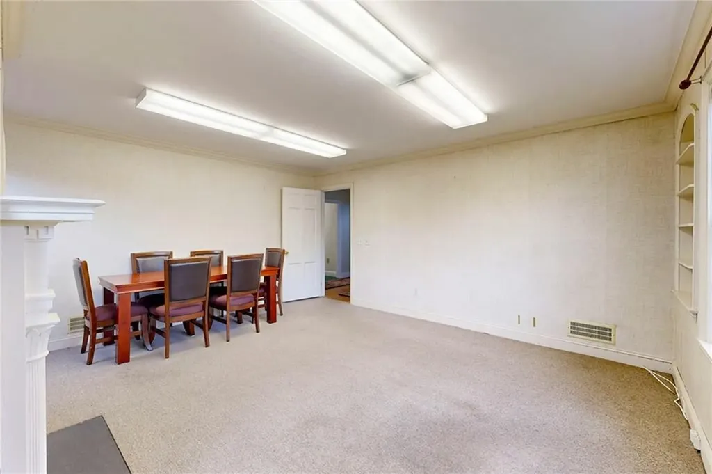 873 Warwick Avenue Warwick RI 02888