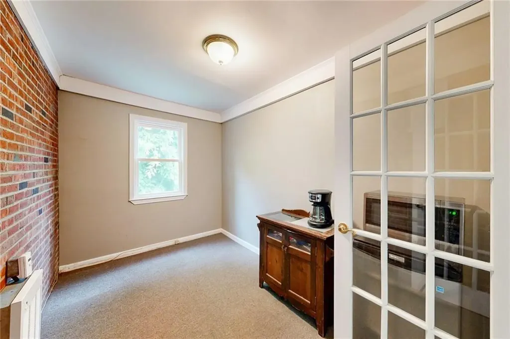 873 Warwick Avenue Warwick RI 02888