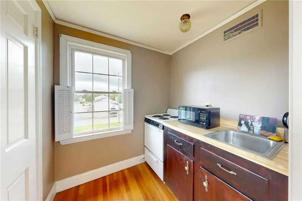 873 Warwick Avenue Warwick RI 02888