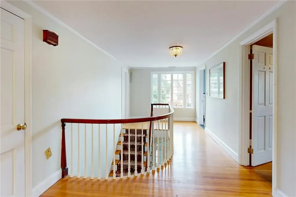 873 Warwick Avenue Warwick RI 02888