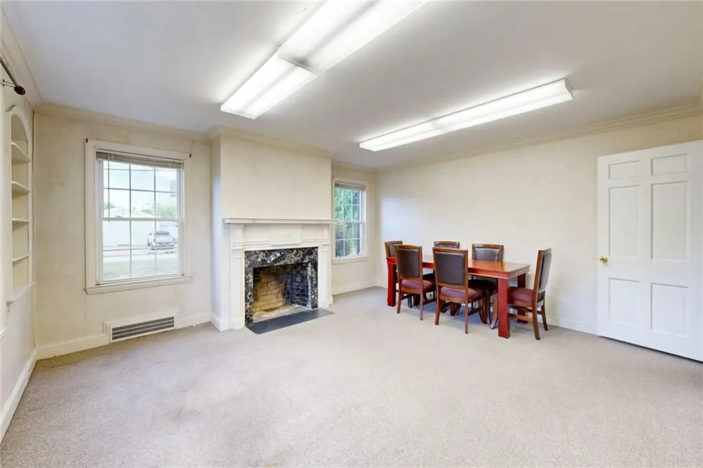 873 Warwick Avenue Warwick RI 02888