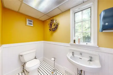 873 Warwick Avenue Warwick RI 02888