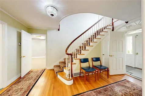 873 Warwick Avenue Warwick RI 02888