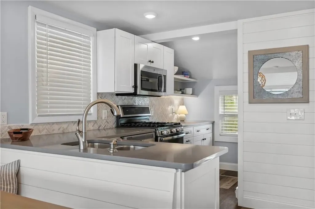 67 Cedar Avenue Portsmouth RI 02871