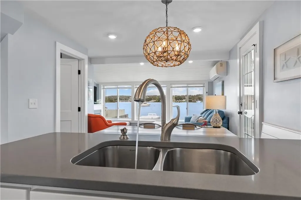 67 Cedar Avenue Portsmouth RI 02871