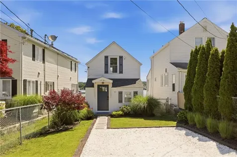 67 Cedar Avenue Portsmouth RI 02871