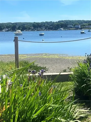 67 Cedar Avenue Portsmouth RI 02871
