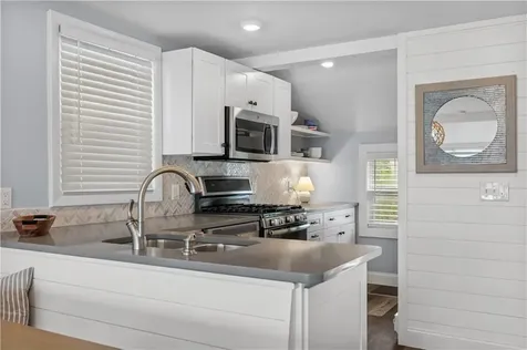 67 Cedar Avenue Portsmouth RI 02871