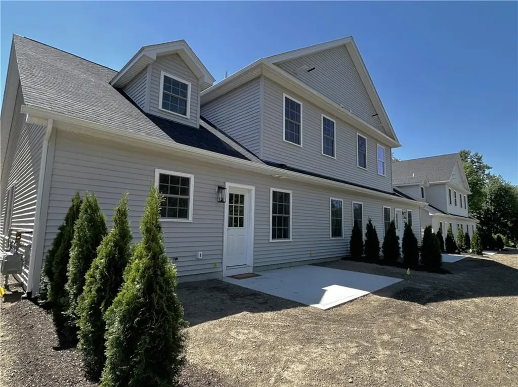 11 Fieldstone Way Johnston RI 02919