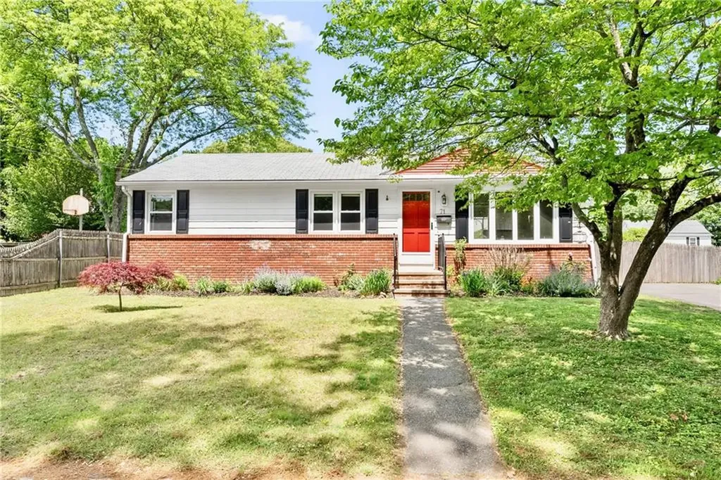 71 Plymouth Street Cranston RI 02920