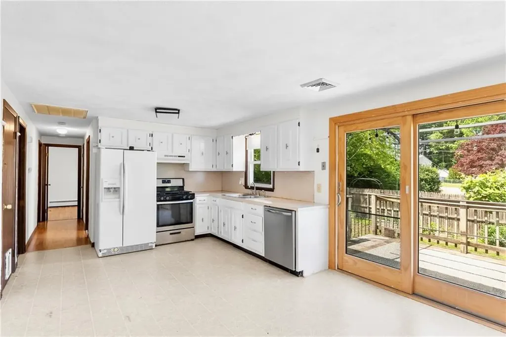 71 Plymouth Street Cranston RI 02920
