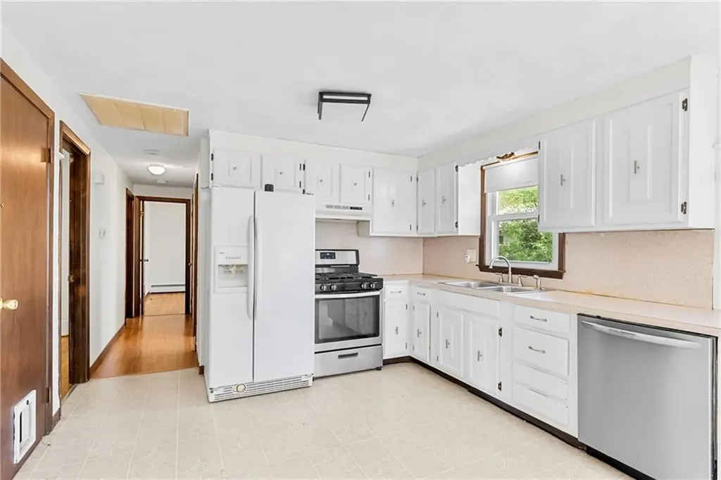 71 Plymouth Street Cranston RI 02920
