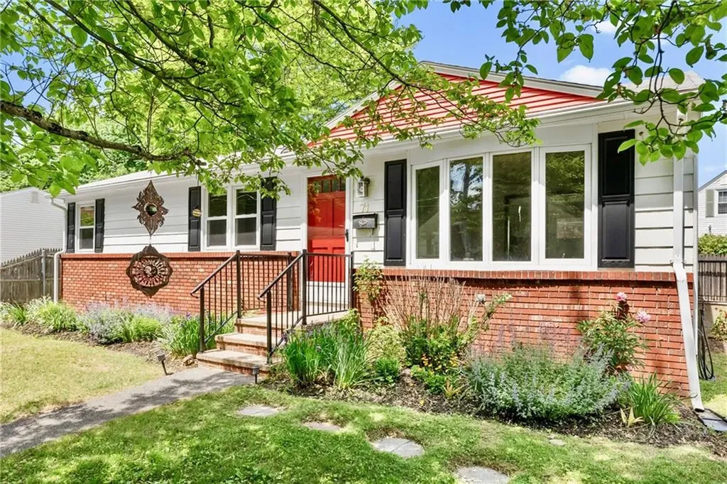 71 Plymouth Street Cranston RI 02920