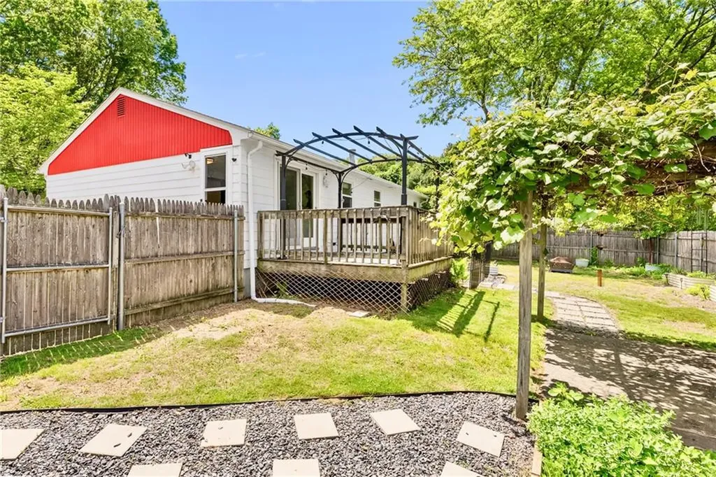 71 Plymouth Street Cranston RI 02920