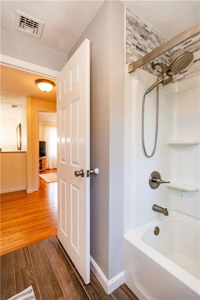 3 Glendale Avenue Warwick RI 02889