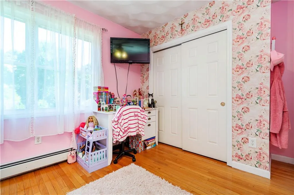 3 Glendale Avenue Warwick RI 02889