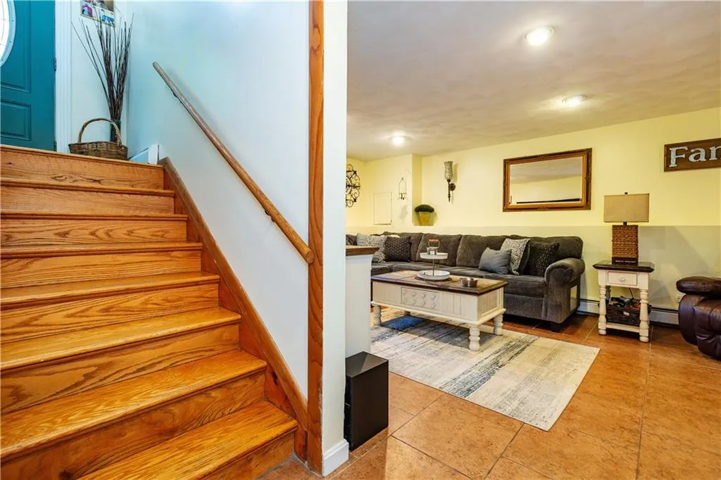 3 Glendale Avenue Warwick RI 02889