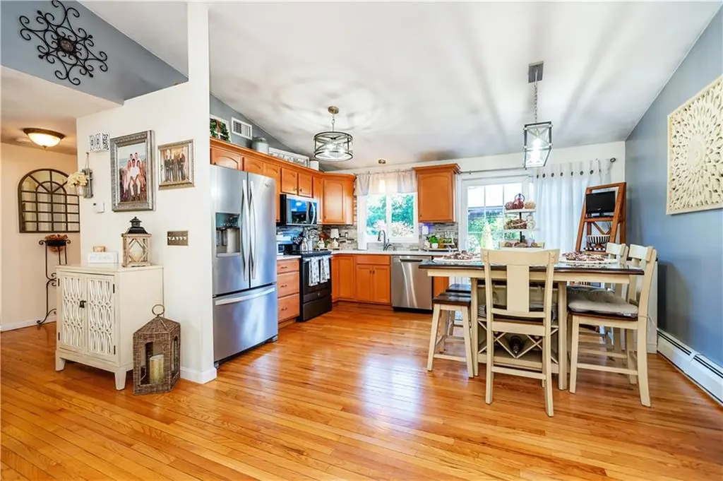 3 Glendale Avenue Warwick RI 02889