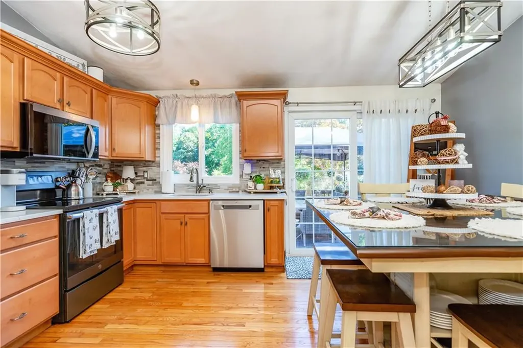 3 Glendale Avenue Warwick RI 02889
