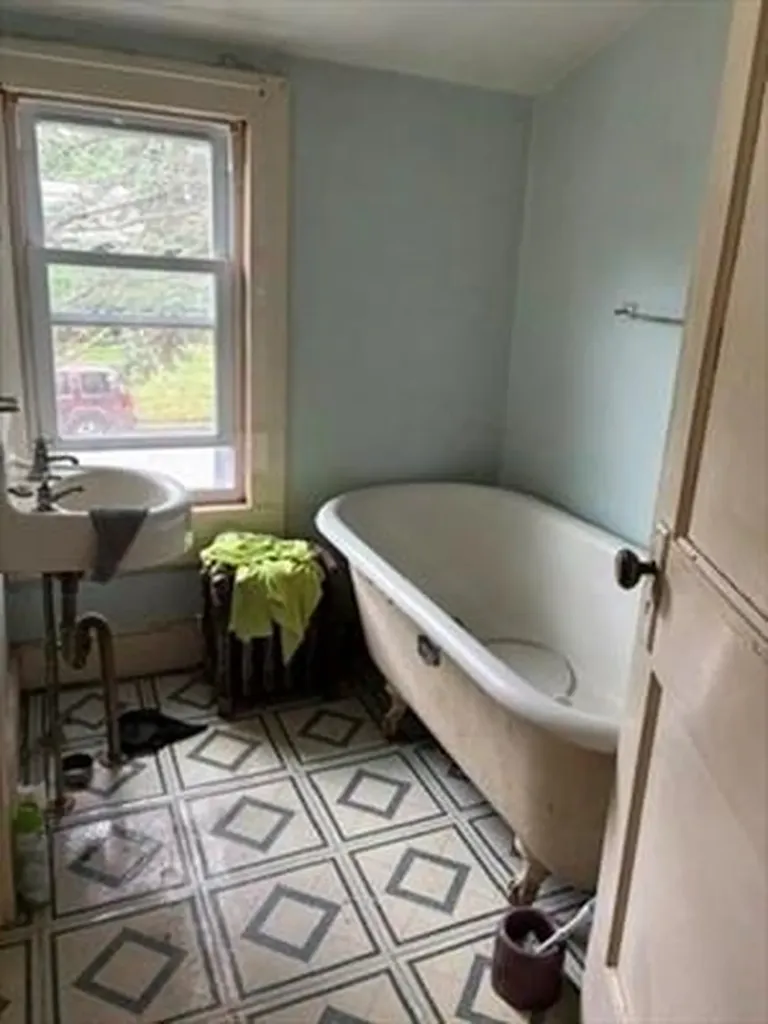 2 Barden Lane Warren RI 02885
