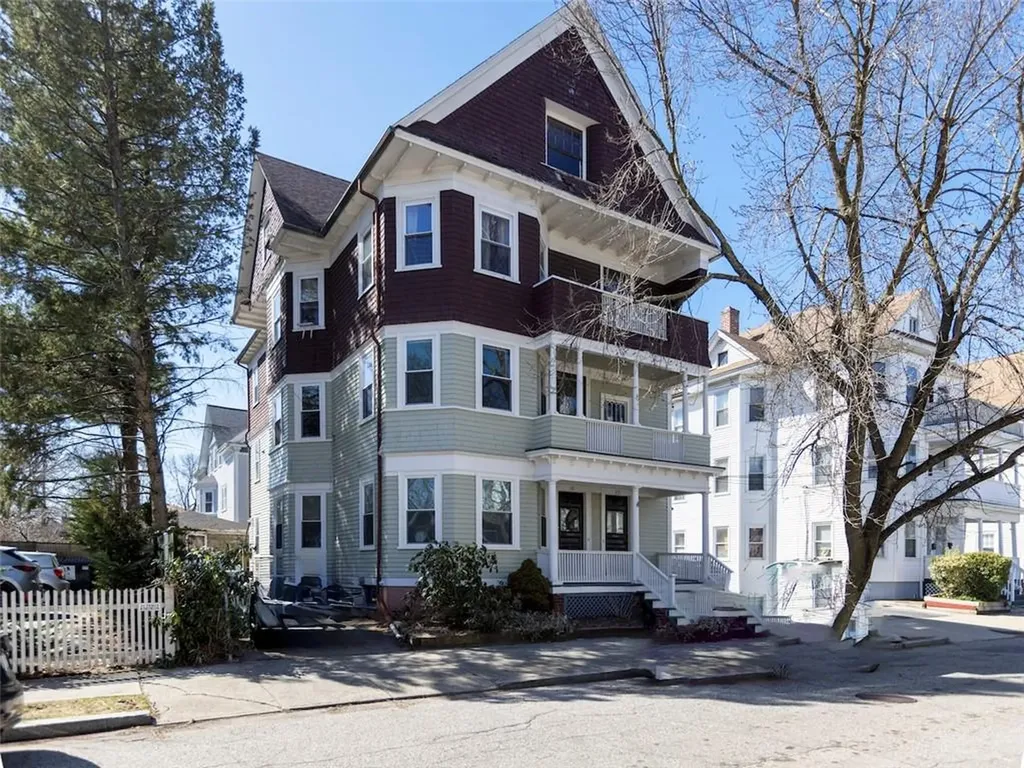 18 Meader Street Providence RI 02909