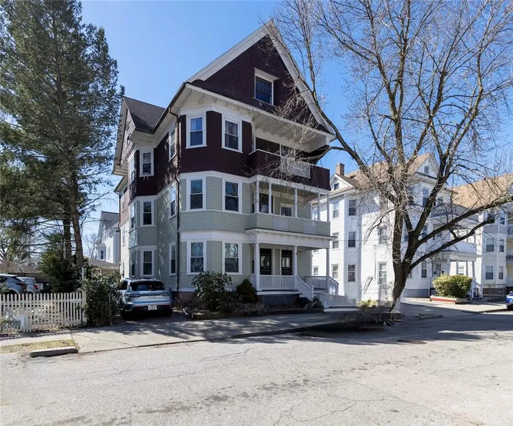 18 Meader Street Providence RI 02909