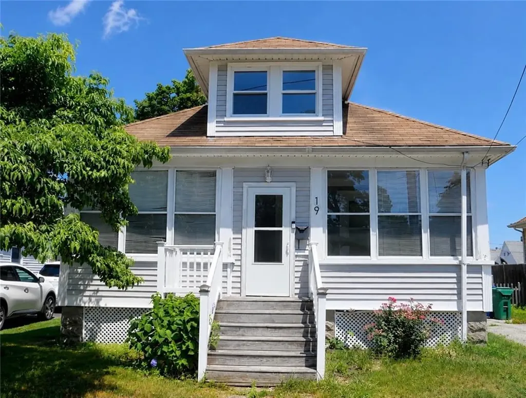 19 Dryden Boulevard Warwick RI 02888