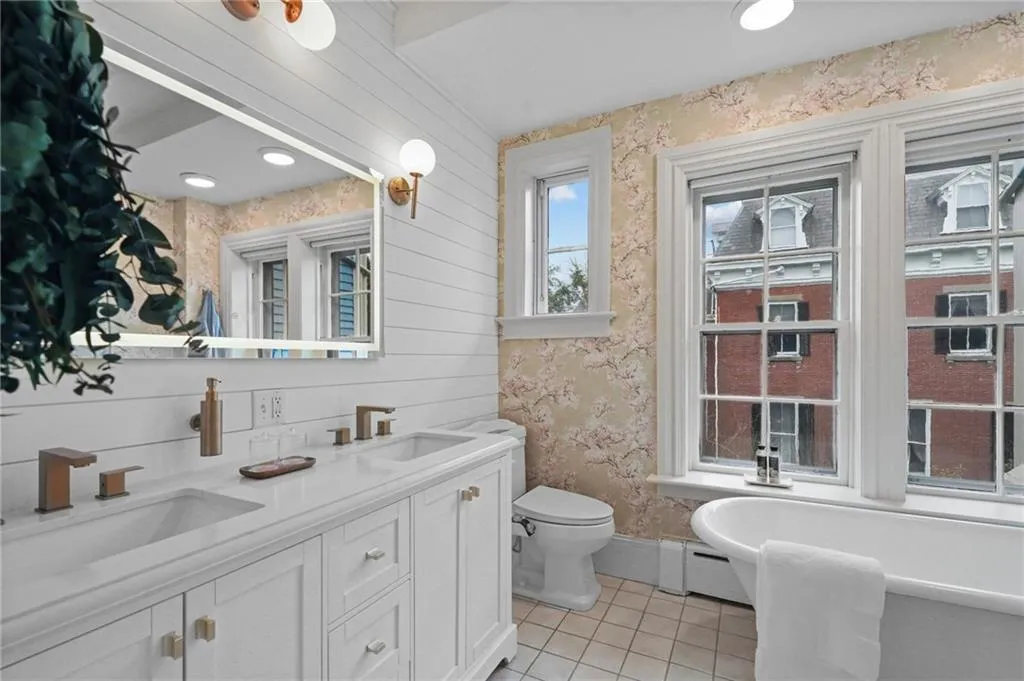 43 Old Beach Road Newport RI 02840