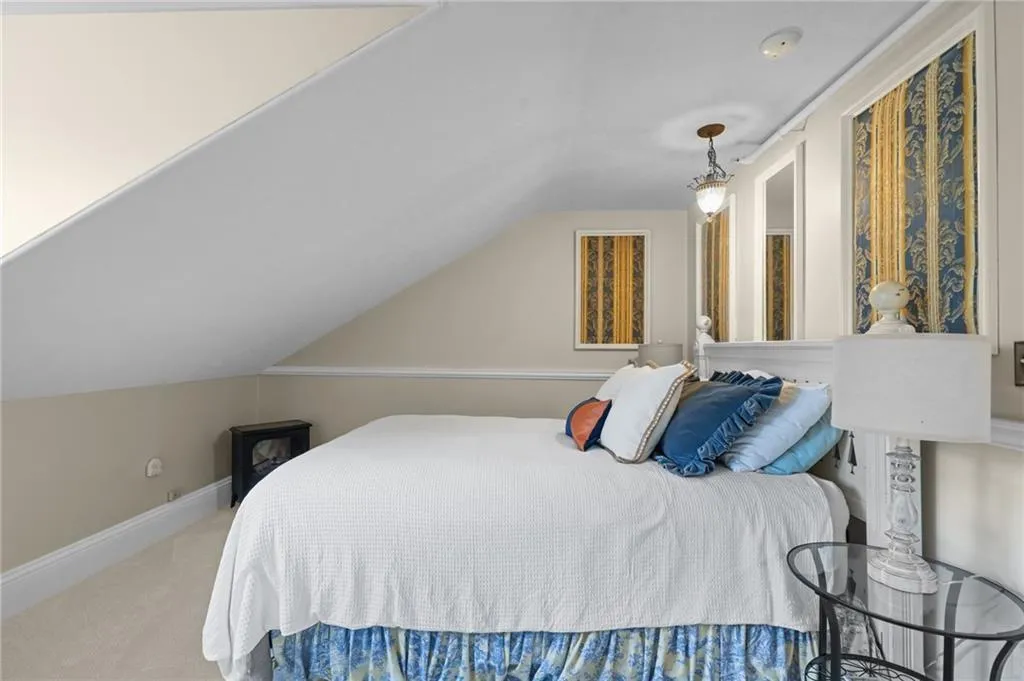 43 Old Beach Road Newport RI 02840