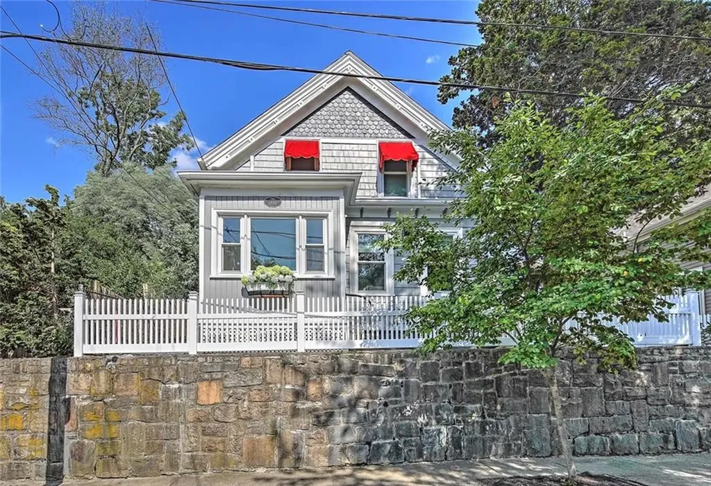 25 Tecumseh Street Providence RI 02906