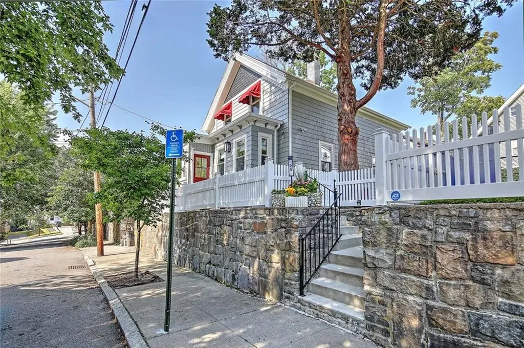 25 Tecumseh Street Providence RI 02906