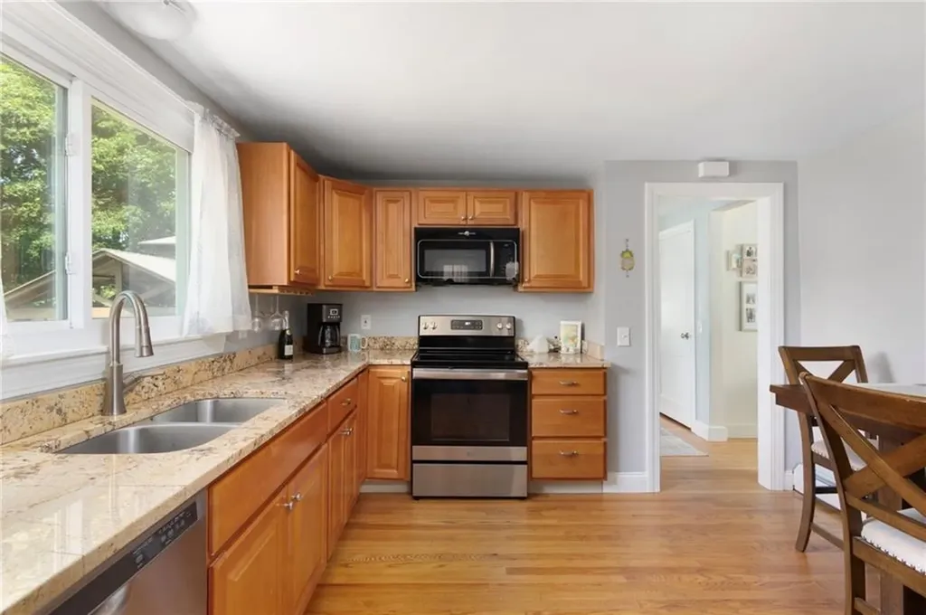 25 Leroy Avenue Warwick RI 02889