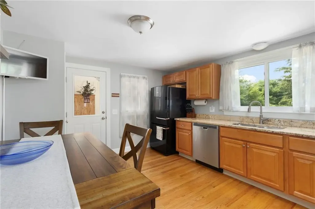 25 Leroy Avenue Warwick RI 02889