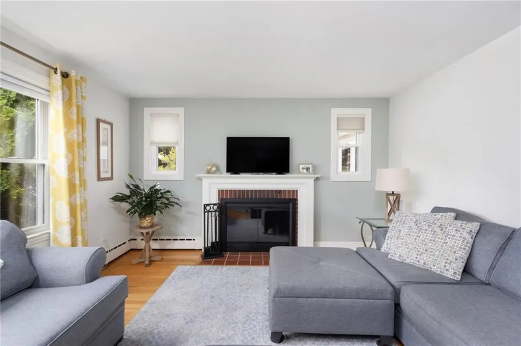 25 Leroy Avenue Warwick RI 02889