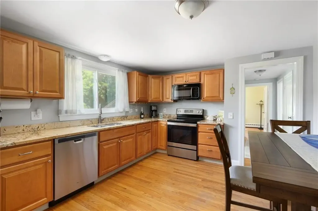 25 Leroy Avenue Warwick RI 02889