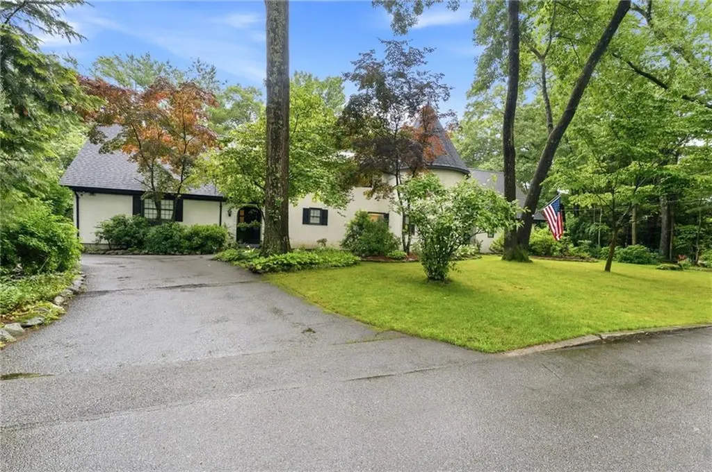 14 Maplecrest Drive Smithfield RI 02828