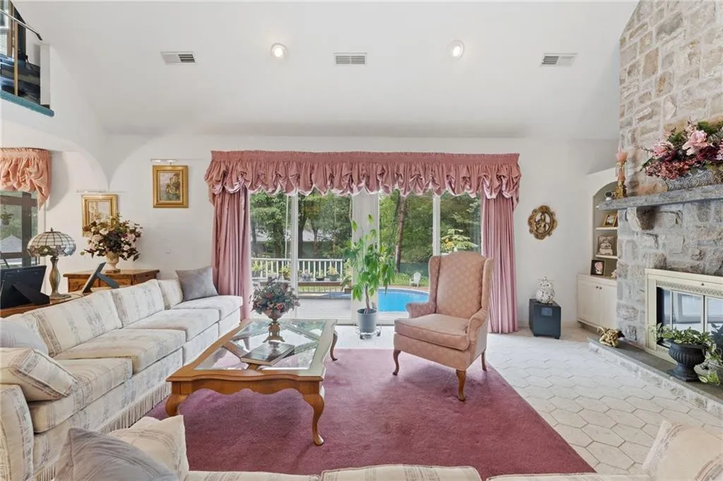 14 Maplecrest Drive Smithfield RI 02828