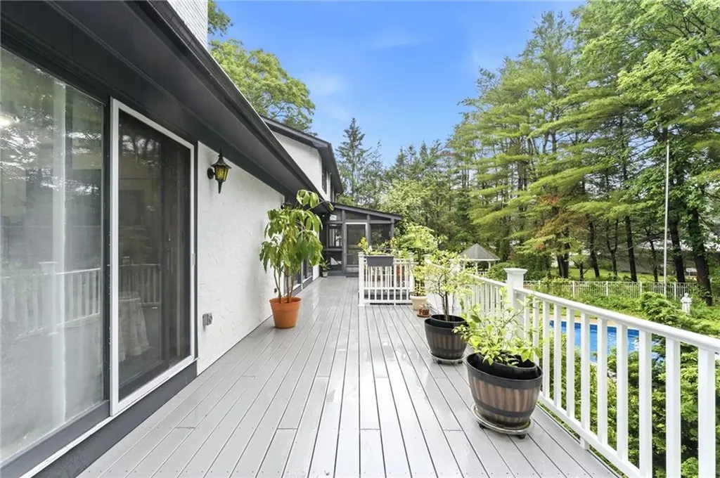 14 Maplecrest Drive Smithfield RI 02828