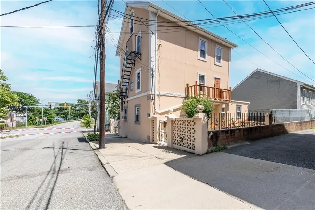73 Trenton Street Providence RI 02906