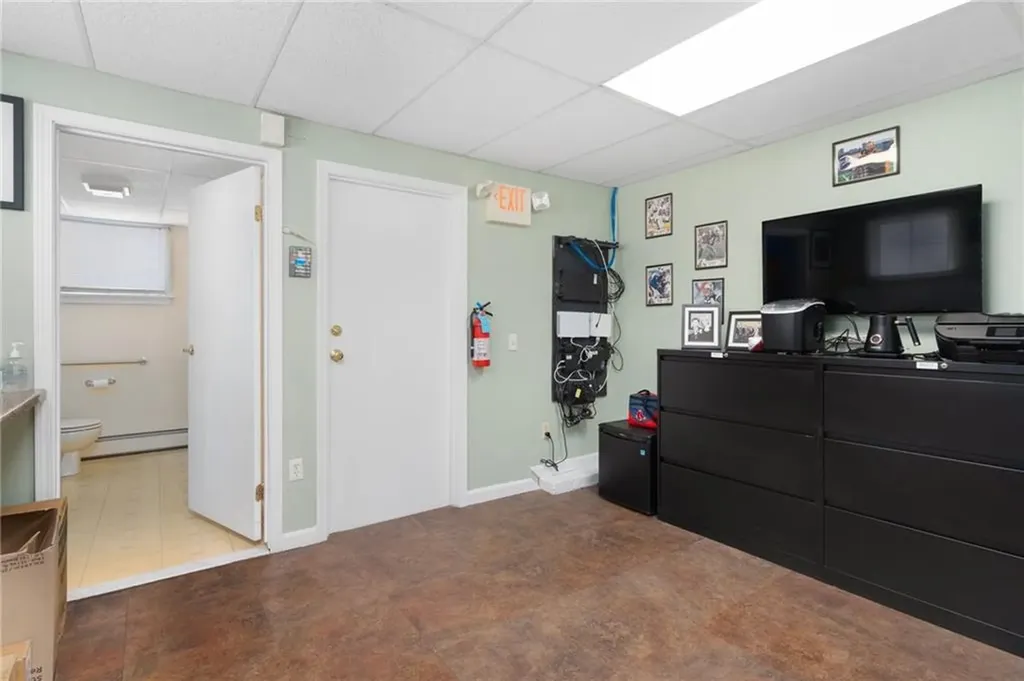3341 Post Road Warwick RI 02886
