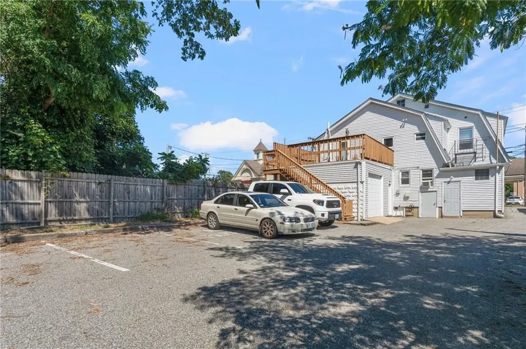 3341 Post Road Warwick RI 02886