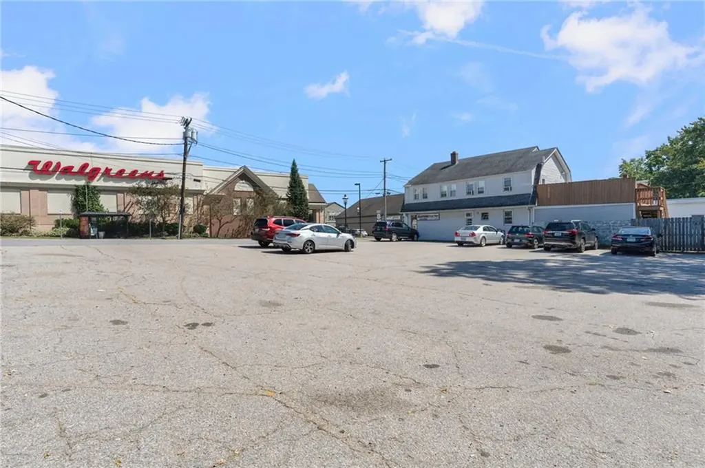3341 Post Road Warwick RI 02886
