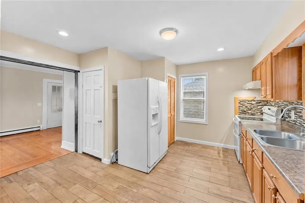 912 Narragansett Boulevard Providence RI 02905