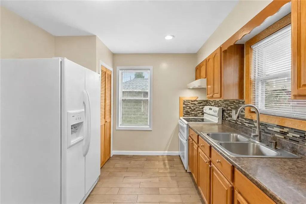 912 Narragansett Boulevard Providence RI 02905