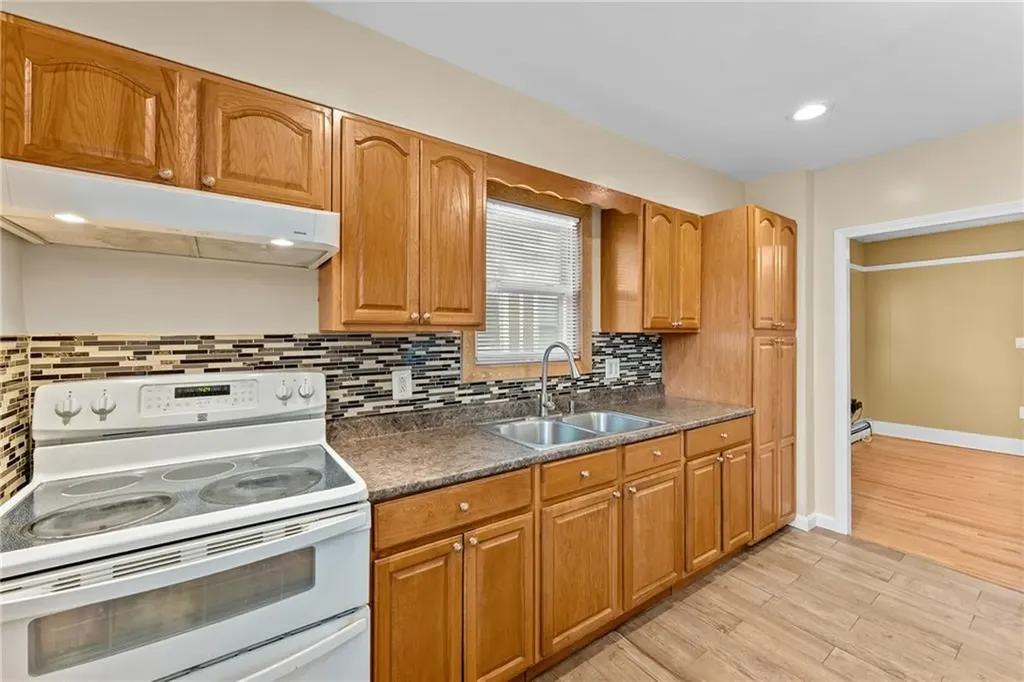 912 Narragansett Boulevard Providence RI 02905