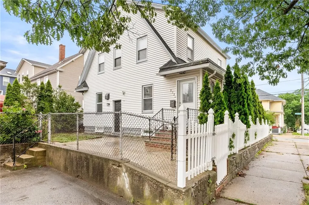 912 Narragansett Boulevard Providence RI 02905