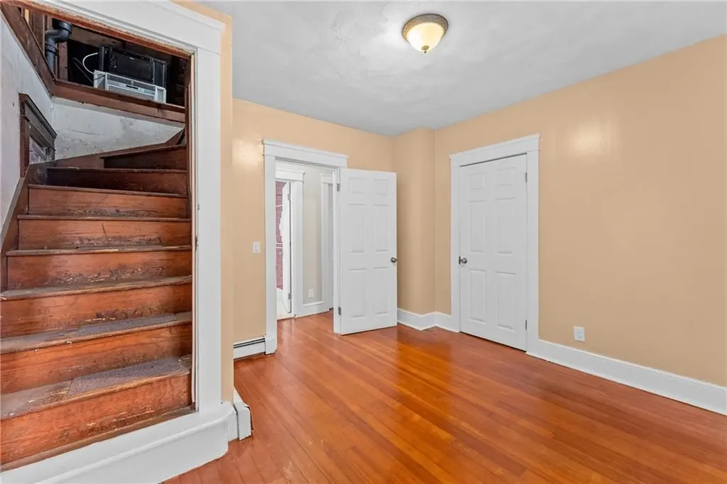 912 Narragansett Boulevard Providence RI 02905