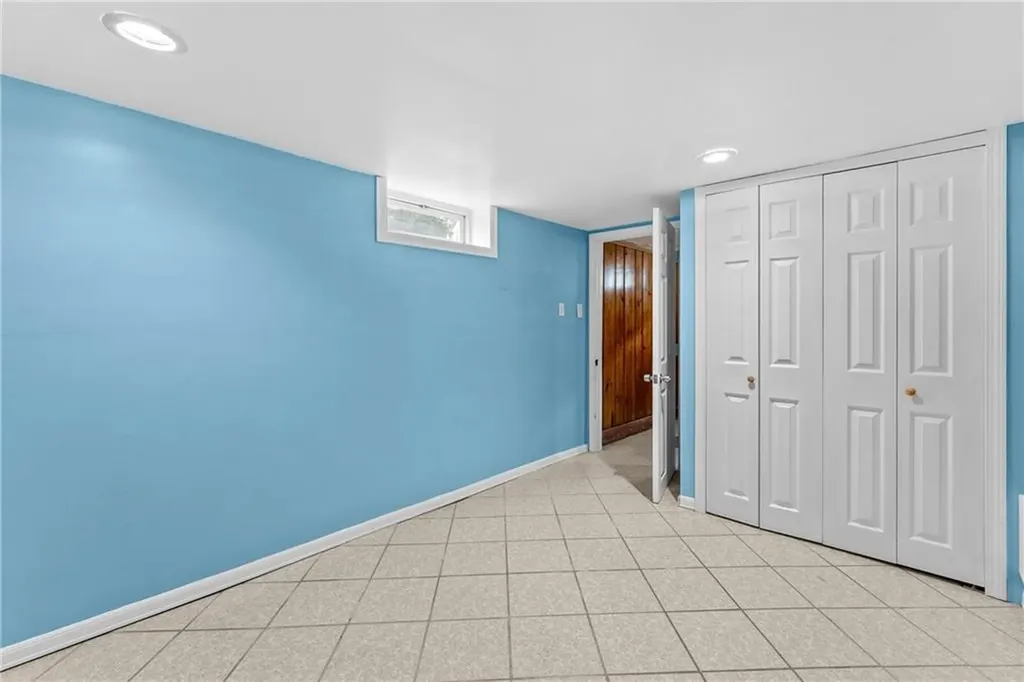 912 Narragansett Boulevard Providence RI 02905